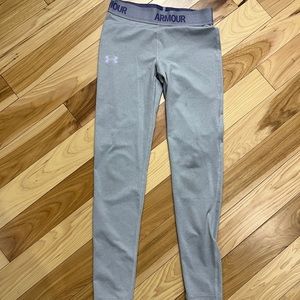 Under Armour Youth Medium Leggings; Light Gray & Purple.